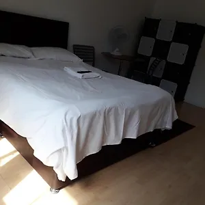 Guest house 20 East Tenter Street, London