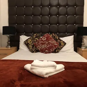 Guest house Metro Airport, London
